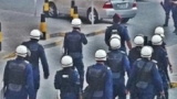 البحرين: قوات الأمن تقمع  مسيرة المعارضة وتحاصر الشيخ علي سلمان في المسجد