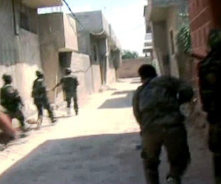 استمرار الاشتباكات العنيفة في "الحجر الأسود" وإحباط تسلل على الحدود السورية اللبنانية

