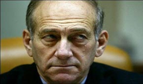 اولمرت يقرر العودة الى الحياة السياسية: نتنياهو اخطأ في تدخله بالانتخابات الاميركية