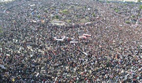 مصر .. كتلة لهب في ميدان الثورة والاعلان عن جمعة غضب للمطالبة بالقصاص للشهداء