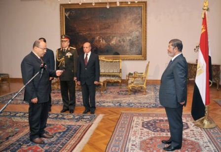 النائب العام المصري الجديد يؤدي اليمين الدستورية...واعادة محاكمة المتهمين بقتل المتظاهرين
