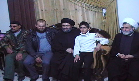 السيد صفي الدين زار عائلة الشهيد علي ناصيف في بوداي معزياً 
