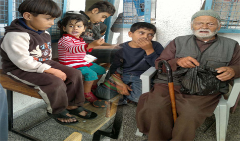 عدسة "العهد" ترصد أحوال نازحي العدوان على غزة في مراكز الإيواء الطارئة
