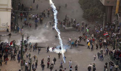 غضب ومظاهرات في الشارع المصري احتجاجاً على قرارات مرسي