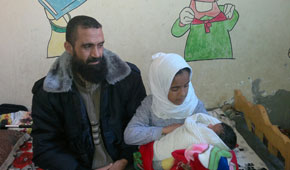 تقديراً للمقاومة وصواريخها .. مواطن غزّي يُطلق اسم "فجر3" على مولوده