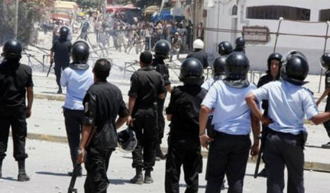 220 جريحاً في مواجهات عنيفة بين الشرطة ومتظاهرين في تونس