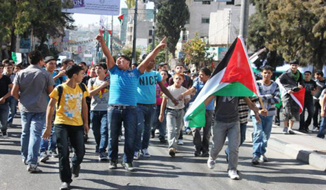 الفلسطينيون على بُعد ساعات من نيل اعتراف أممي بـ"دولة غير عضو".. والكيان الصهيوني يتوعدهم بعقوبات واسعة