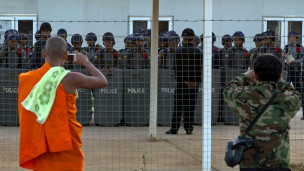 الشرطة البورمية تفرق بالقوة تظاهرات المزارعين ضد توسيع منجم للنحاس وسط البلاد