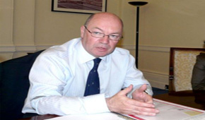 بريطانيا جددت دعوة البحرين لحوار جدي مع المعارضة 
