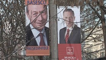 الناخبون الرومانيون يدلون بأصواتهم وسط حذر من اضطرابات داخلية