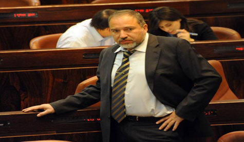 
استقالةُ ليبرمان تُربك حسابات نتنياهو عشية انتخابات "الكنيست"  