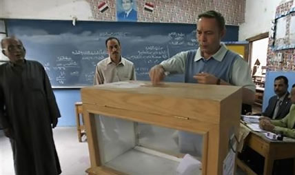 مصر : شرعية الاستفتاء الدستوري ..ضمانات النزاهة تشتبك مع اتهامات التزوير