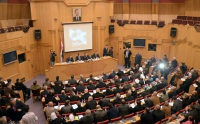 وفد حكومي يزور حلب ويقدم مساعدات إنسانية بملايين الدولارات