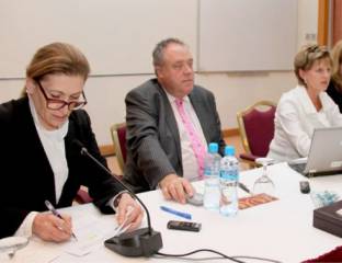 البرلمان الأوروبي: إقرار مسؤولين بحرينيين بانتهاك حقوق الانسان