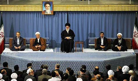 الإمام الخامنئي يستقبل المشاركين في مؤتمر الوحدة 