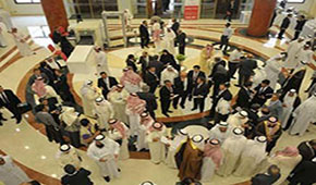 الدعوة للحوار على وقع ضربات الجماهير والتطورات الإقليمية والدولية