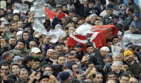 جنازة مهيبة لبلعيد والجبالي يبحث عن الحلول