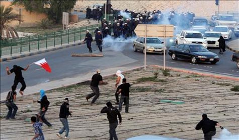 الامن البحريني يقمع المحتجين في الشوارع