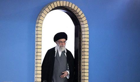 الإمام الخامنئي: نؤمن بوجود عالم خال من السلاح النووي
