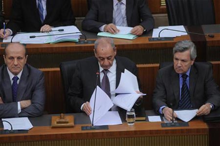 أول عصافير &laquo;الشيطان الأكبر&raquo;: ولّى زمن &laquo;البوسطة الزرقاء&raquo;!