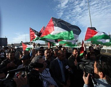 الاحتلال يهاجم عرساً لفلسطيني من الضفة وفلسطينية من الداخل 