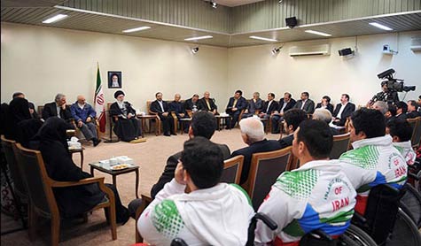 الامام الخامنئي استقبل وفداً من الرياضيين المخضرمين