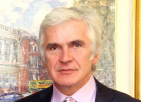 وفد إيرلندي يبحث أسباب استقالة رئيس جامعة البحرين الطبية