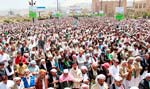 تجمعات يمنية ضخمة احتفالاً بقرارات الرئيس العسكرية