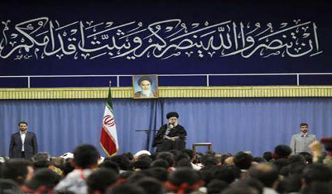 الامام الخامنئي: أمريكا تدعم الارهابيين لقتل الابرياء