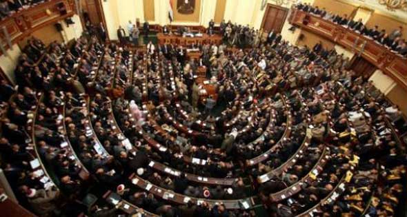 وزير العدل المصري يستقيل ومحكمة ترفض الدعوة للانتخابات