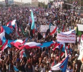 مئات الآلاف من أبناء جنوب اليمن يحتشدون في عدن 