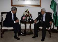 مقربون من عباس يكشفون عن ضغوط جديدة لدفعه نحو المفاوضات