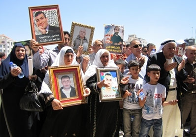 قضية الاسرى الفلسطينيين في سجون الاحتلال تتفاعل