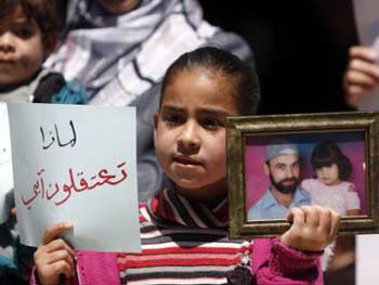 الاحتلال يواصل احتجاز النواب والانترنت في خدمة &rsquo;إسرائيل&rsquo;
