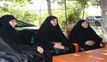 جولة للحاجة ام عماد مغنية والحاجة عفاف الحكيم على عوائل شهداء وجرحى من المقاومة 