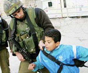 الجيش الإسرائيلي: اعتقال ابن 5 أعوام عمل &rsquo;قانوني&rsquo;