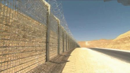  أعادت الاطاحة الأخيرة بحكومة الرئيس المصري محمد مرسي التي يهيمن عليها &rsquo;الإخوان المسلمون&rsquo; قدراً من الحياة الطبيعية على الحدود الجنوبية الغربية لـ&rsquo;إسرائيل&rsquo;، على الرغم من التشنجات السياسية الراهنة في البلاد.