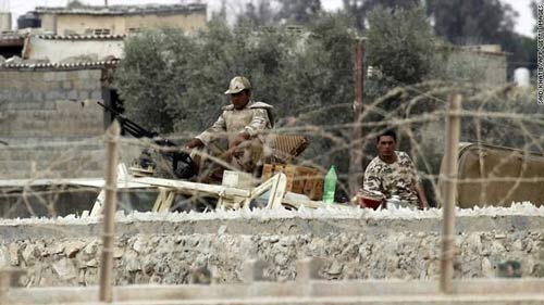 مصر.. مقتل جنود بتفجير سيارة مفخخة بسيناء