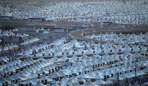 مسلمو العالم يحتفلون بالأضحى والحجاج يؤدون فرائضهم 