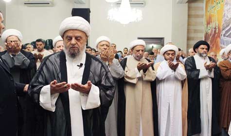 الشيخ قبلان يؤم صلاة العيد في مقر المجلس الشيعي
