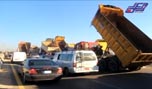 اعتصام للشاحنات الكبيرة في وادي الزينة 
