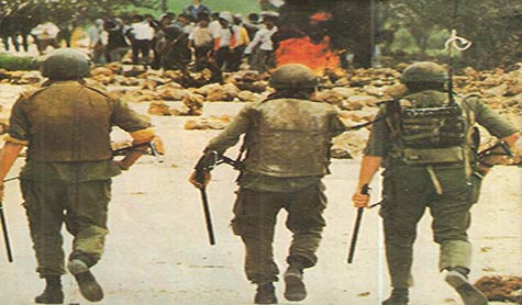 الفلسطينيون يحتفلون بذكرى &rsquo;انتفاضة الحجارة&rsquo; 