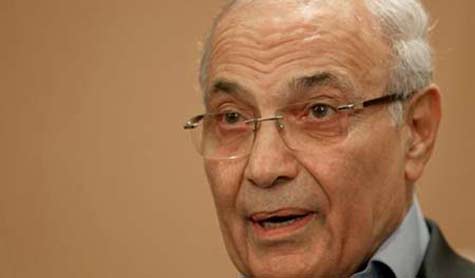 مواقف متباينة من تبرئة شفيق ونجلي مبارك