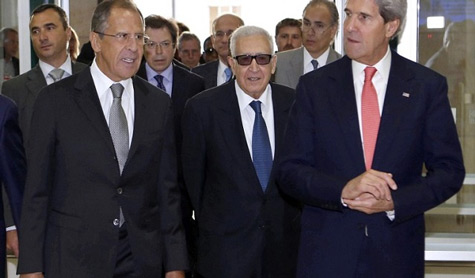 لافروف وكيري يبحثان الأزمة السوريّة مع الابراهيمي 
