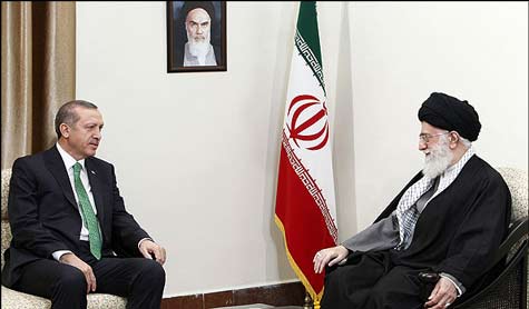 الامام الخامنئي: علاقة اخوة ومحبة بين تركيا وايران
