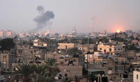 إصابة فلسطينيين بغارة صهيونية على وسط القطاع 