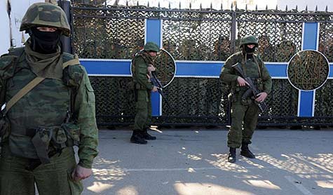 200 مسلح يحتلون مقر البحرية الأوكرانية في سيباستوبول