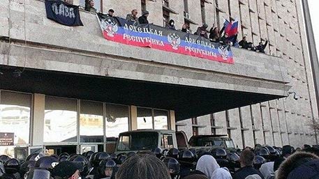 متظاهرون بـ&rsquo;دونيتسيك&rsquo; يطالبون بـ&rsquo;الإنضمام&rsquo; لروسيا 