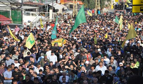 حزب الله وأهالي أنصار يشيّعان الشهيد حسن منصور