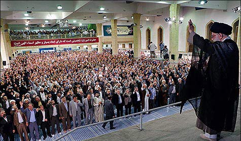 الإمام الخامنئي: لن نرضخ لمطامع القوى الكبرى